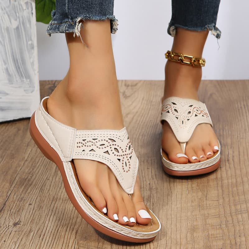 Sandwich in summer 2024, new large-sized hollowed out rhinestone thick soled sandals for women