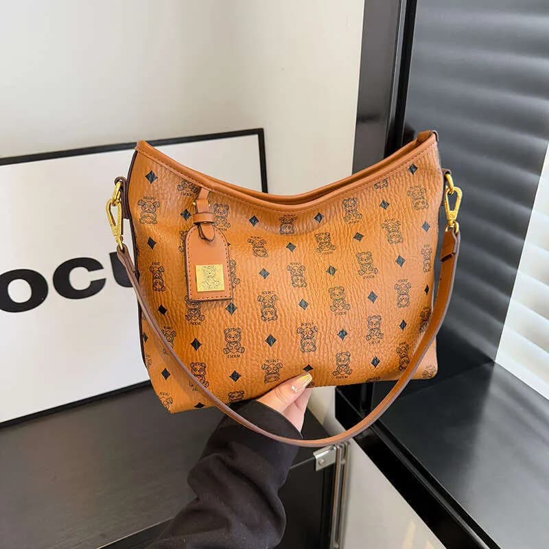 Sacs de luxe pour femmes, collection 2025 : cabas imprimé grand format, élégant, bandoulière marron.