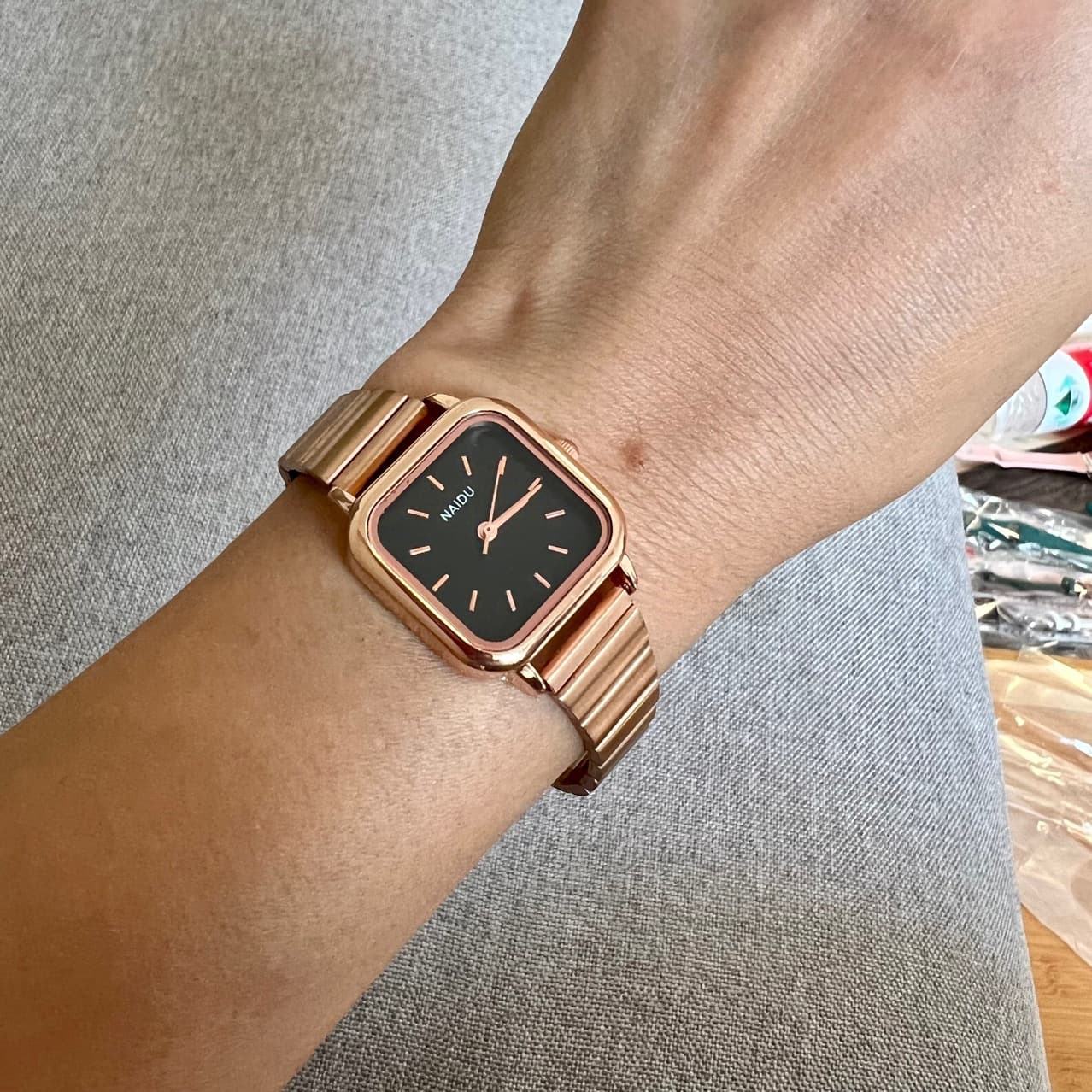 Square alloy steel belt track quartz watch, fashionable casual style, live streaming and drainage style watch