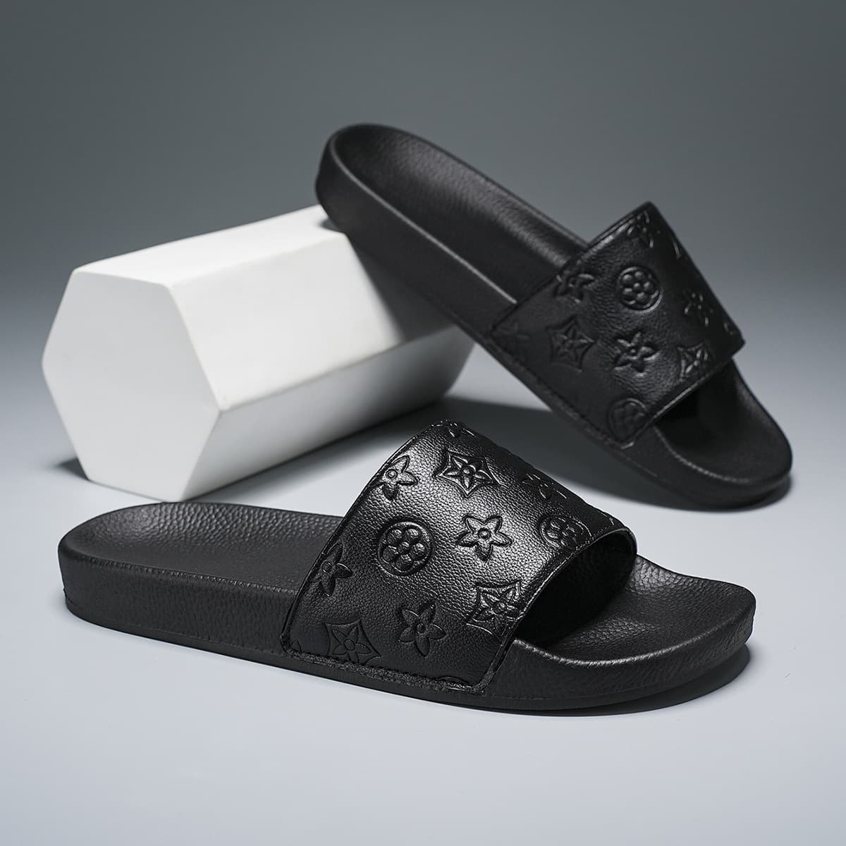 European Style Men's Slippers 2025 Summer Non-Slip Odor-Resistant Soft Sole Casual Outdoor One-Strap Sandals