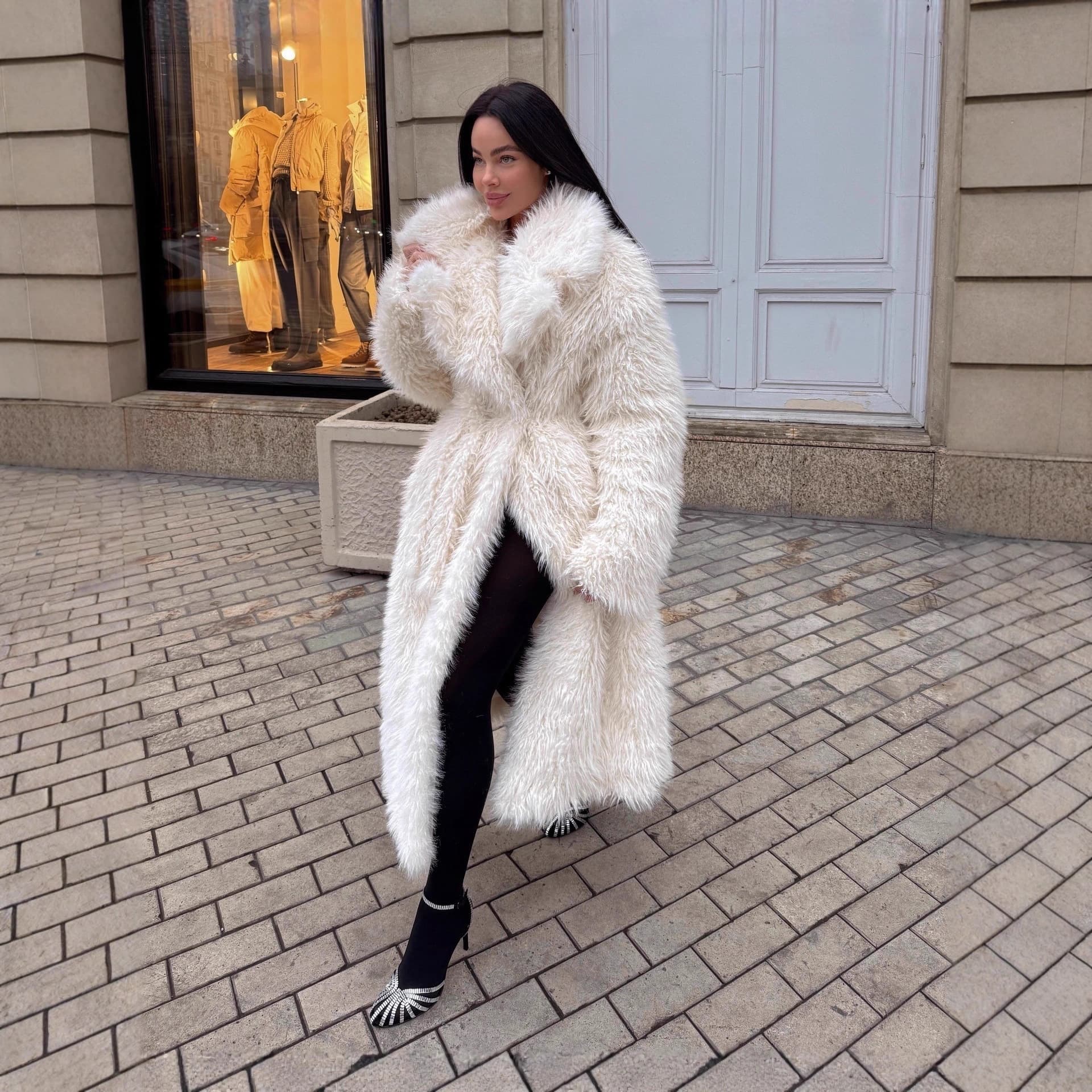 Luxury Fur Coat Women's Long Elegant Winter Jacket Fashionable Snow Fox Fur-Like Outerwear (White, S/M/L/Xl)​