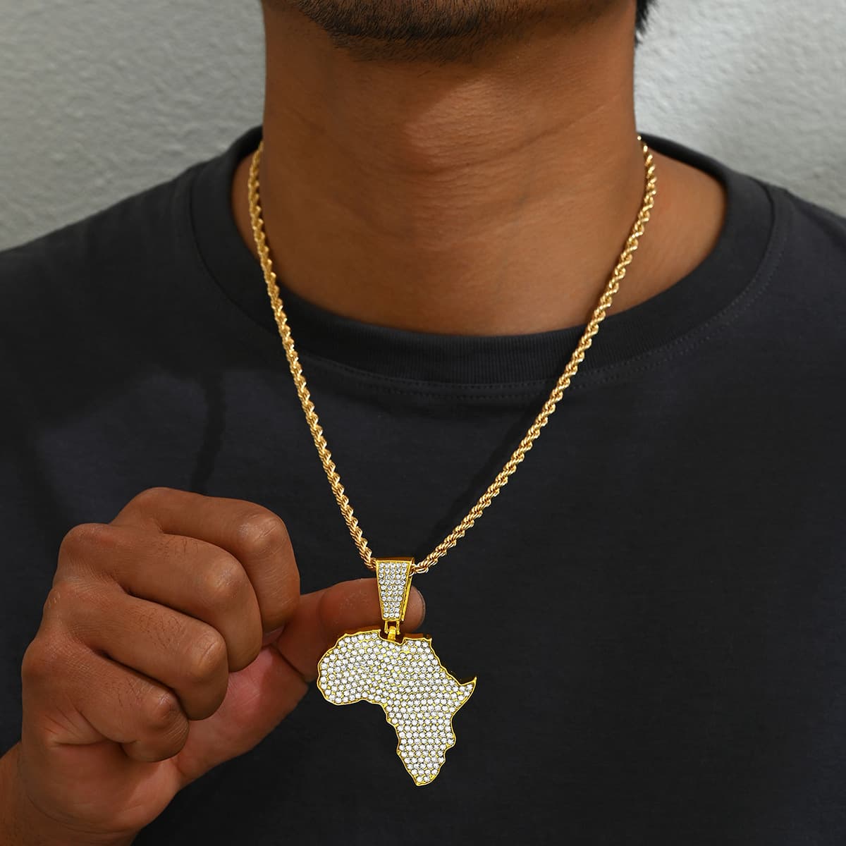 Personalized full diamond map pendant men's Cuban chain necklace hip hop trendy necklace all match net celebrity necklace