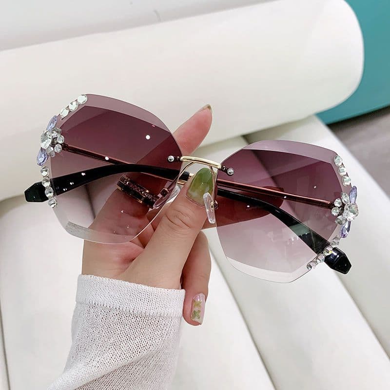 Korean version of seaside large frame fashionable UV protection, light luxury inlaid with diamonds, plain face street