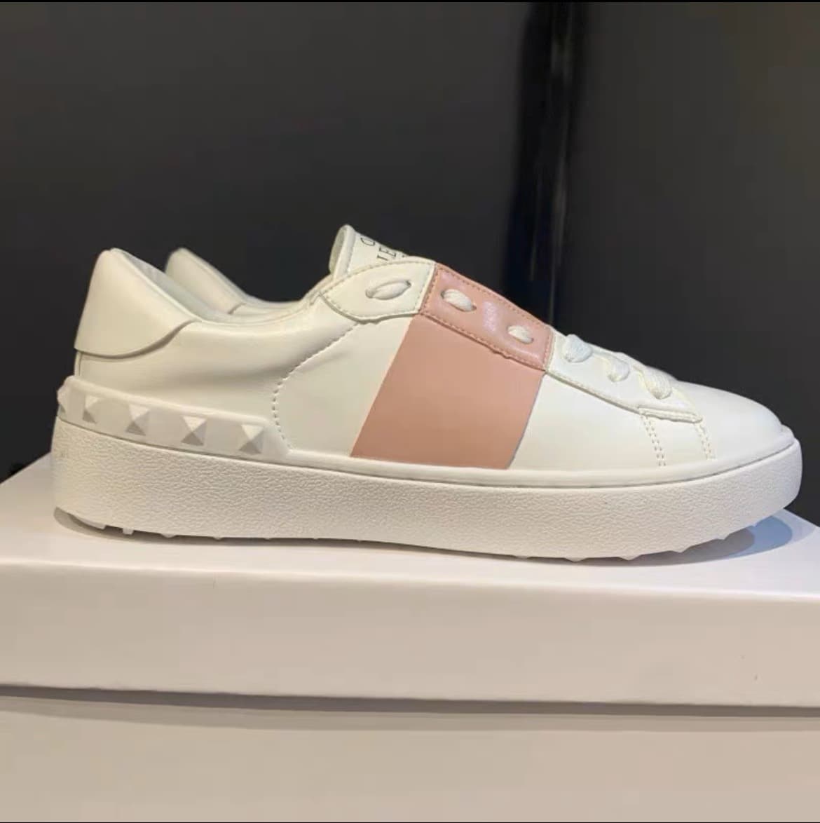 Hualun V – petites chaussures blanches à rivets en cuir pour hommes et femmes, polyvalentes, quatre saisons, pour la maison, loisirs, printemps au