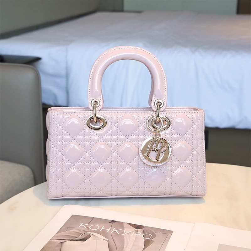 Sac à main haut de gamme Princesse Diana en cuir verni, style horizontal, collection 2025.