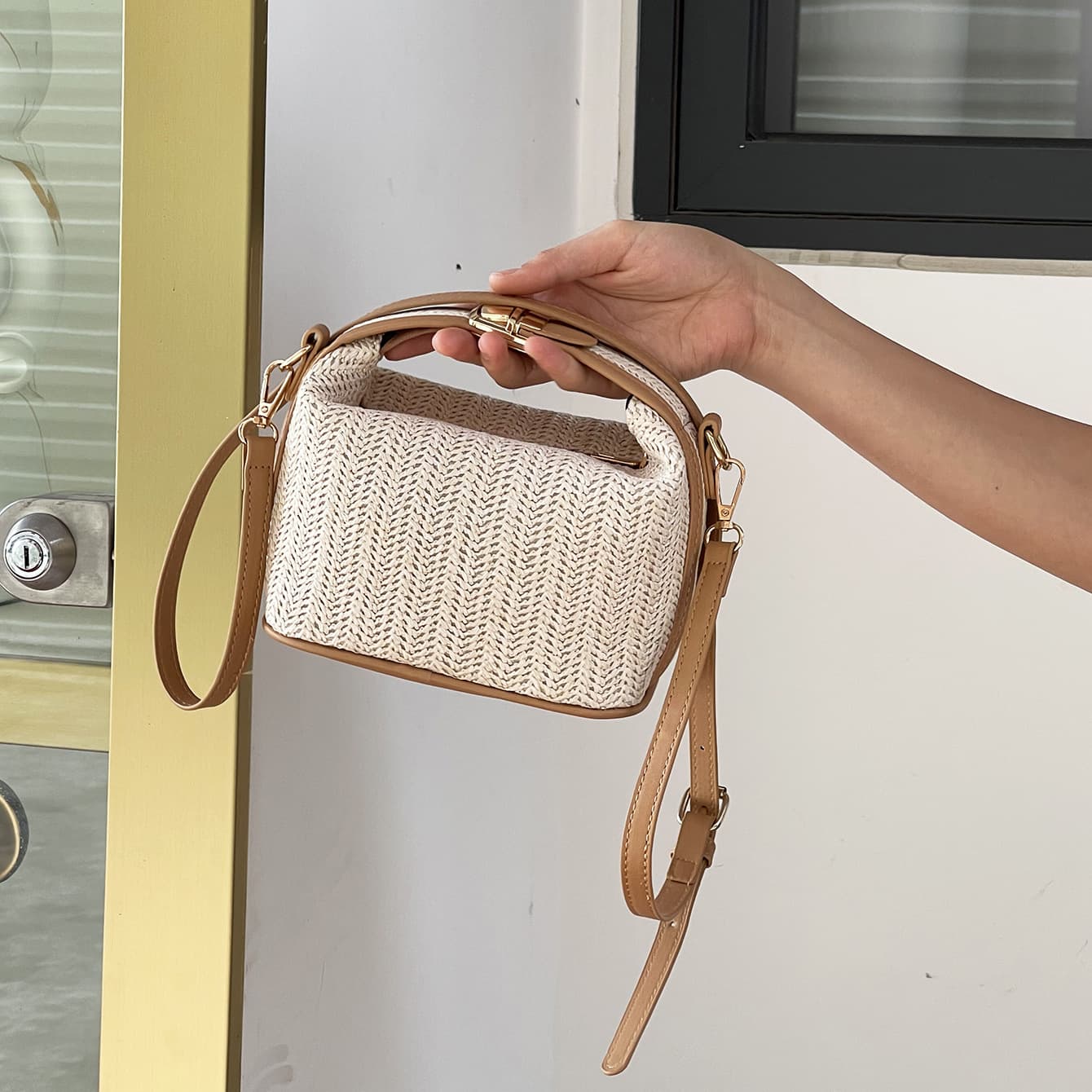 Mini Bag Straw Bag Bucket Bag Hand Held Messenger Bag Guangzhou Wholesale Handbag Contrast Color Versatile Women's Bag Woven Bag