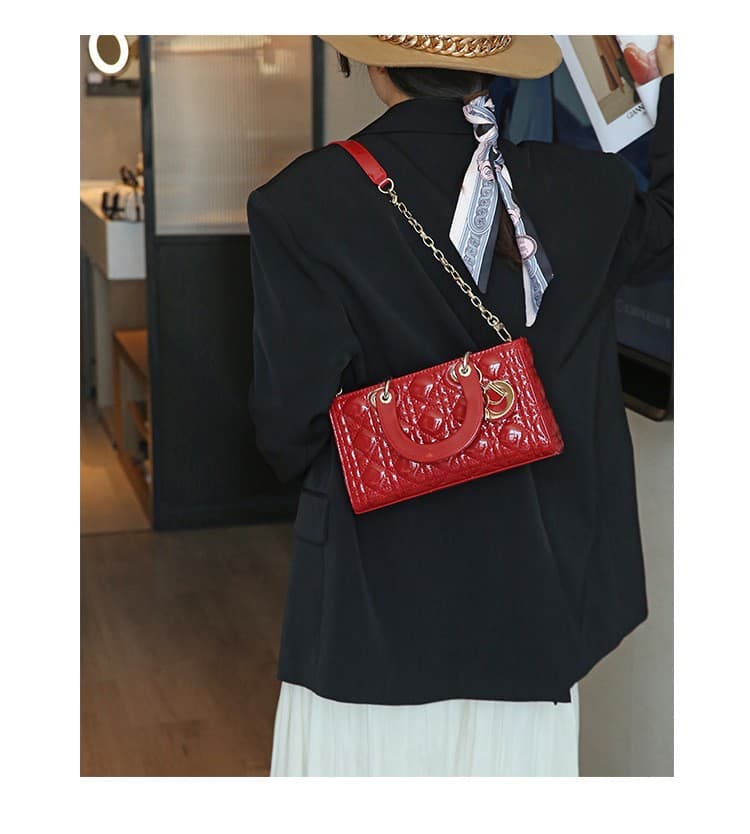 Sac à main haut de gamme Princesse Diana en cuir verni, style horizontal, collection 2025.