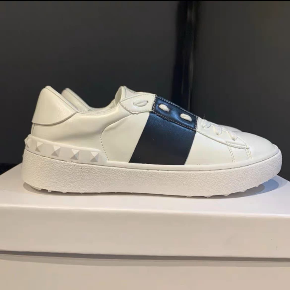 Hualun V – petites chaussures blanches à rivets en cuir pour hommes et femmes, polyvalentes, quatre saisons, pour la maison, loisirs, printemps au