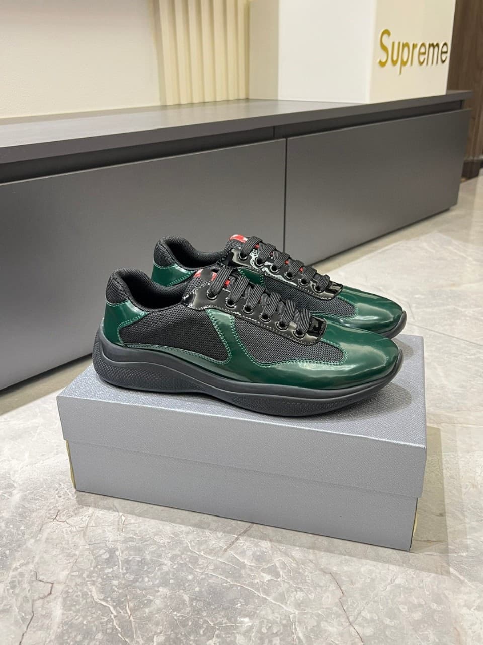 Chaussures de sport décontractées authentiques pour hommes de marque P, style coupe de l'Amérique, en cuir verni brillant, style couple