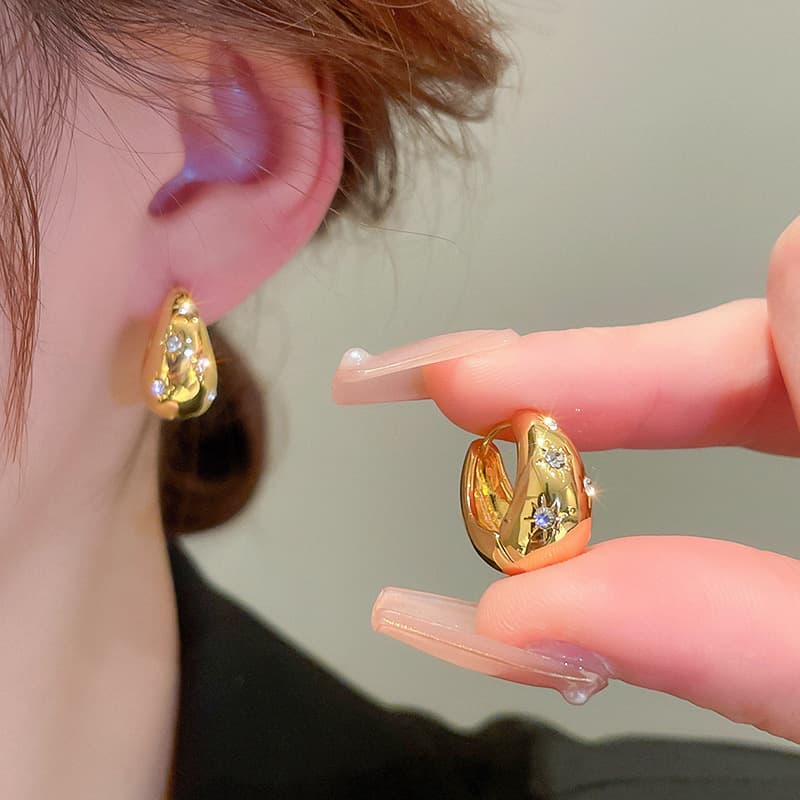 Simple niche design new trend earrings circle star earrings ins French high end retro metal earrings