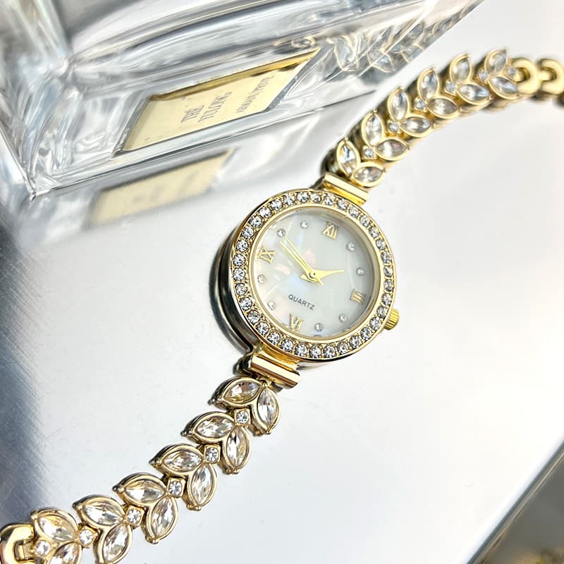 Mermaid women's alloy set, light luxury niche quartz fashion watch