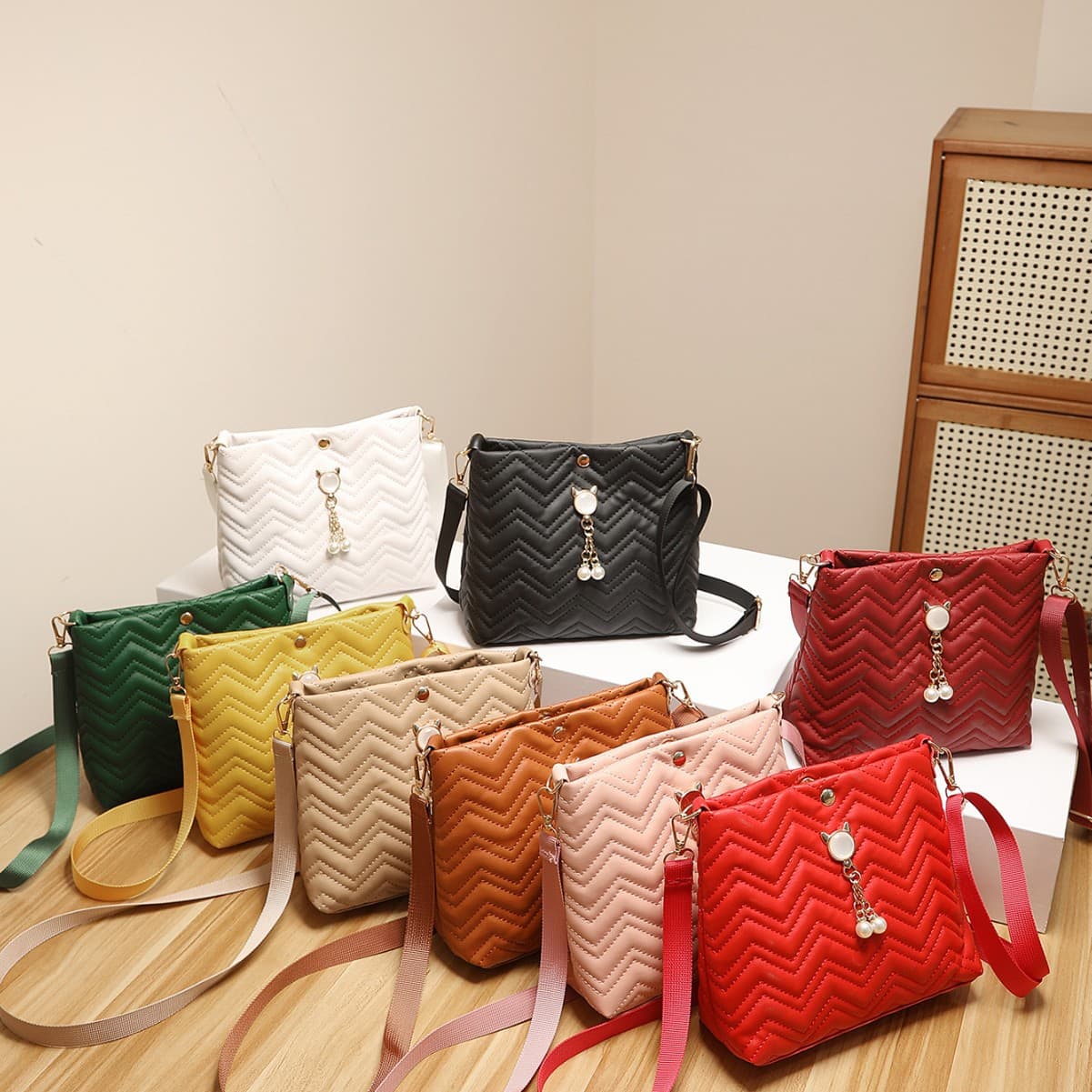 Women's Bags New Wave Pattern Bucket Women's Bag Fashion Cat Pearl Pendant Decoration Ladies Bag Messenger Bag Wholesale