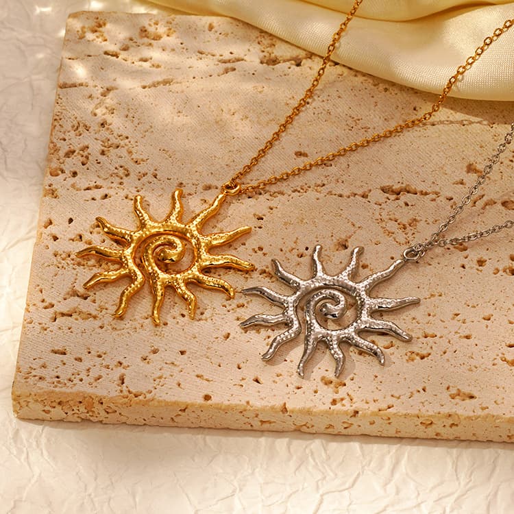 Sunflower Necklace, Female Personality, Gold Hollow Pendant, Fashionable And Minimalist Collarbone Chain