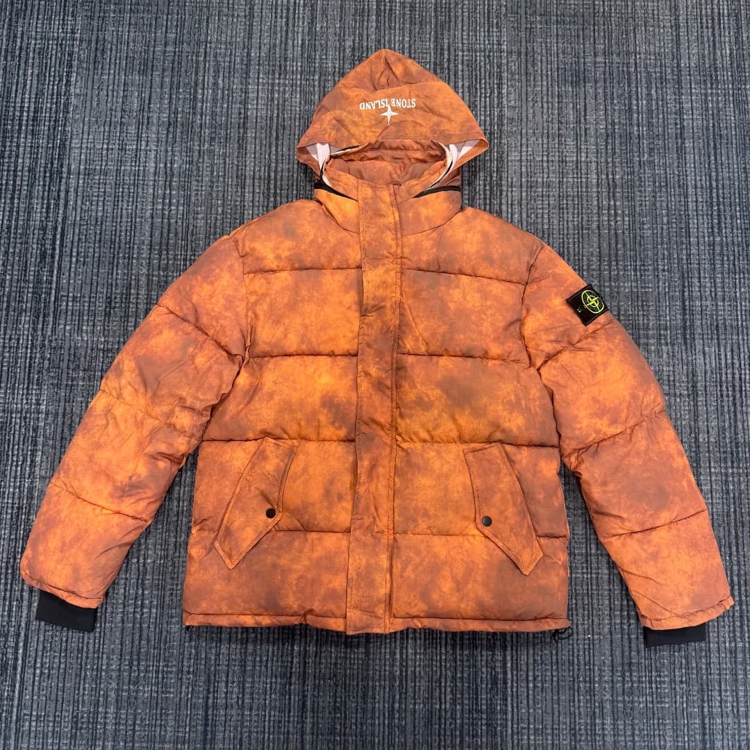 Doudoune à capuche plissée effet camouflage peint, collaboration avec Tone Island Supreme