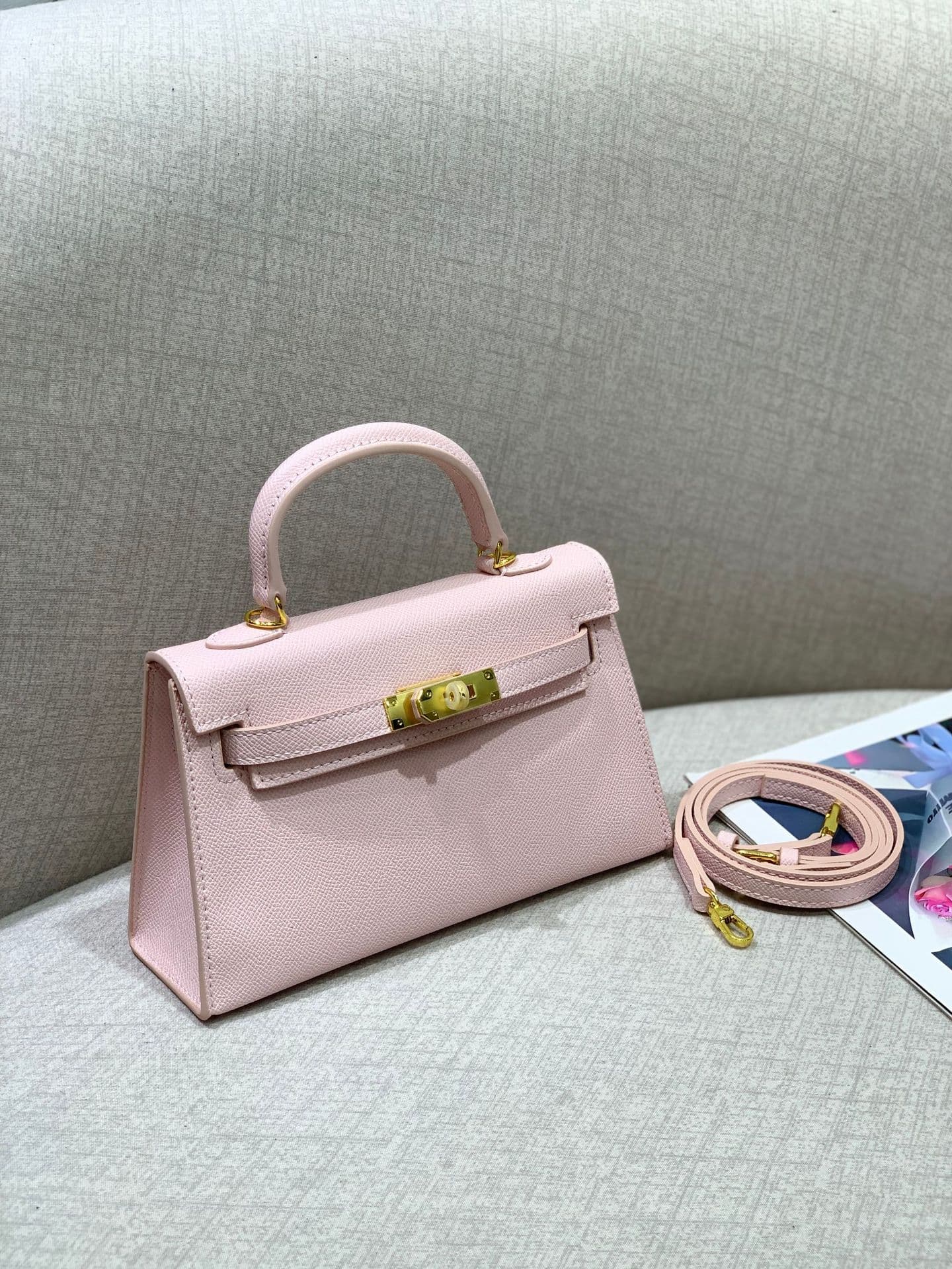 Sac bandoulière et sac à main Kelly Mini tendance de deuxième génération (2026), sac à main de luxe léger aux couleurs contrastées.