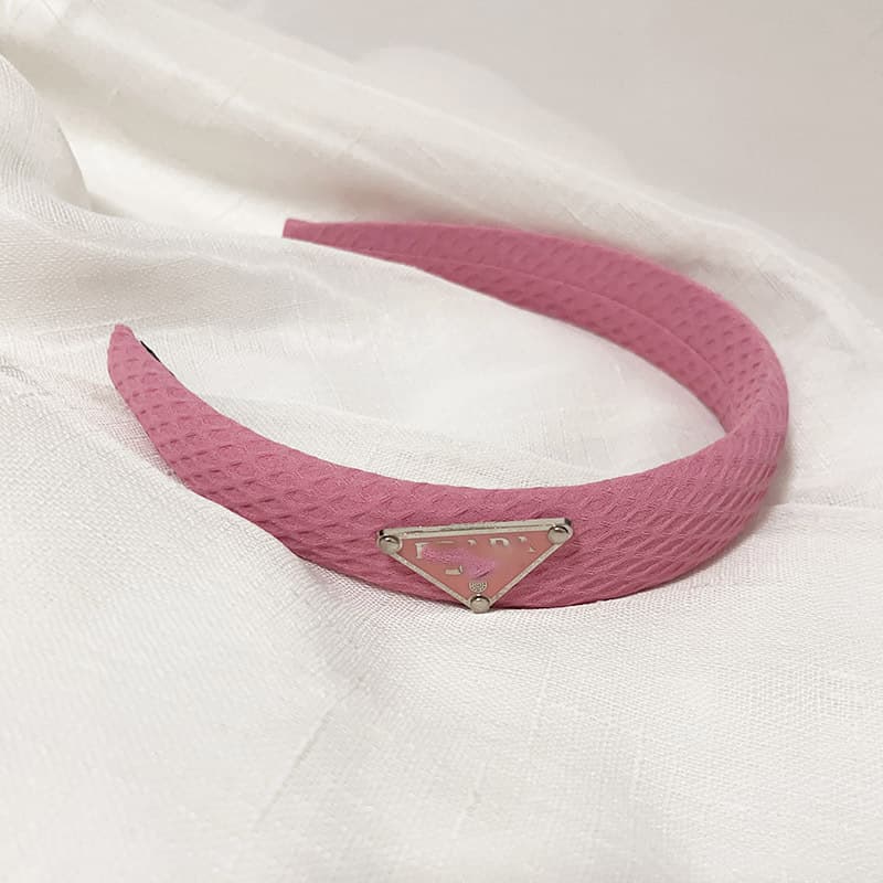 Bandeau en éponge rose à nœud haut, accessoire de cheveux simple et mignon, collection printemps/été 2026.
