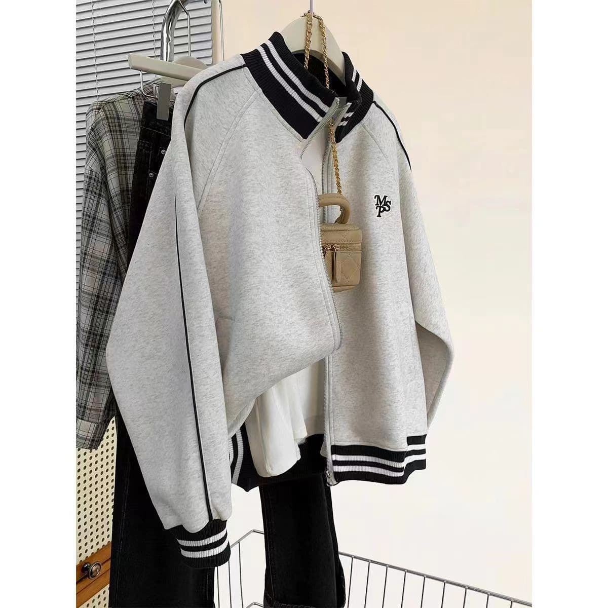 Retro Baseball Jacket – Oversized Varsity Bomber With Contrast Stripes & Embroidered Details (Grey Lightweight/Fleece-Lined)