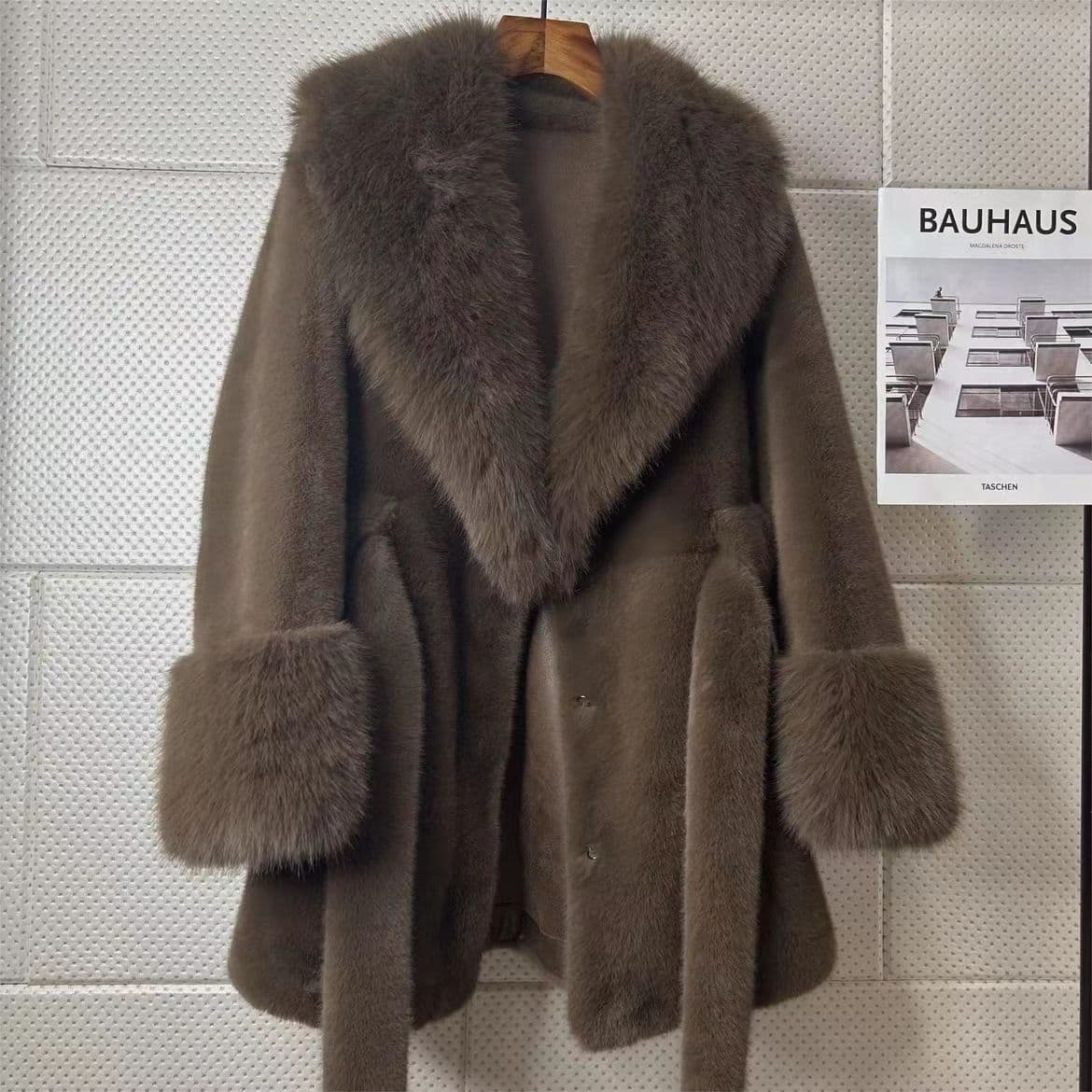 Women's Clothing 2024 New Large Fur Collar Long Slim Coat Environmentally Friendly Mink Fur Plush Coat High End Fashion Version