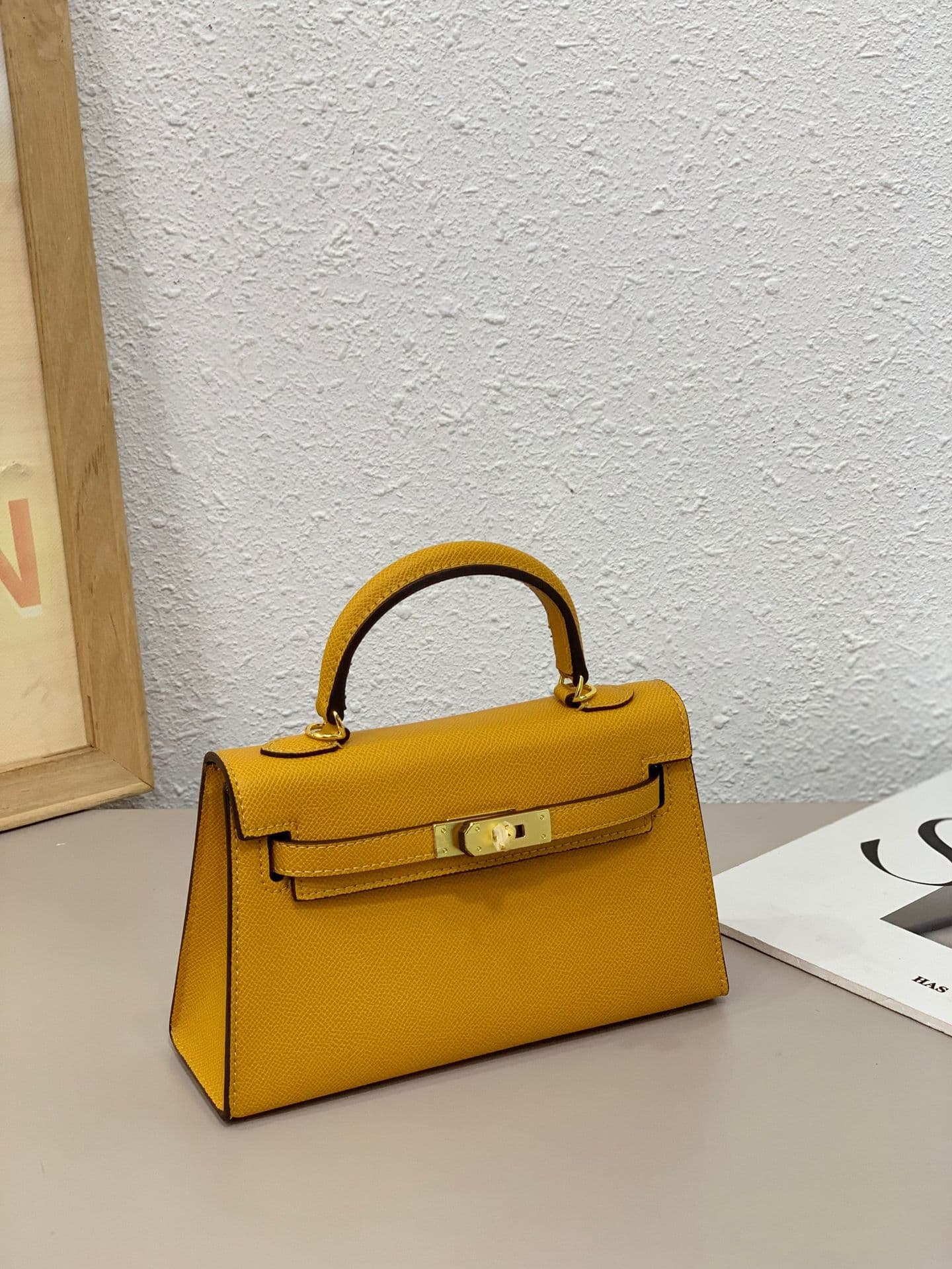 Sac bandoulière et sac à main Kelly Mini tendance de deuxième génération (2026), sac à main de luxe léger aux couleurs contrastées.