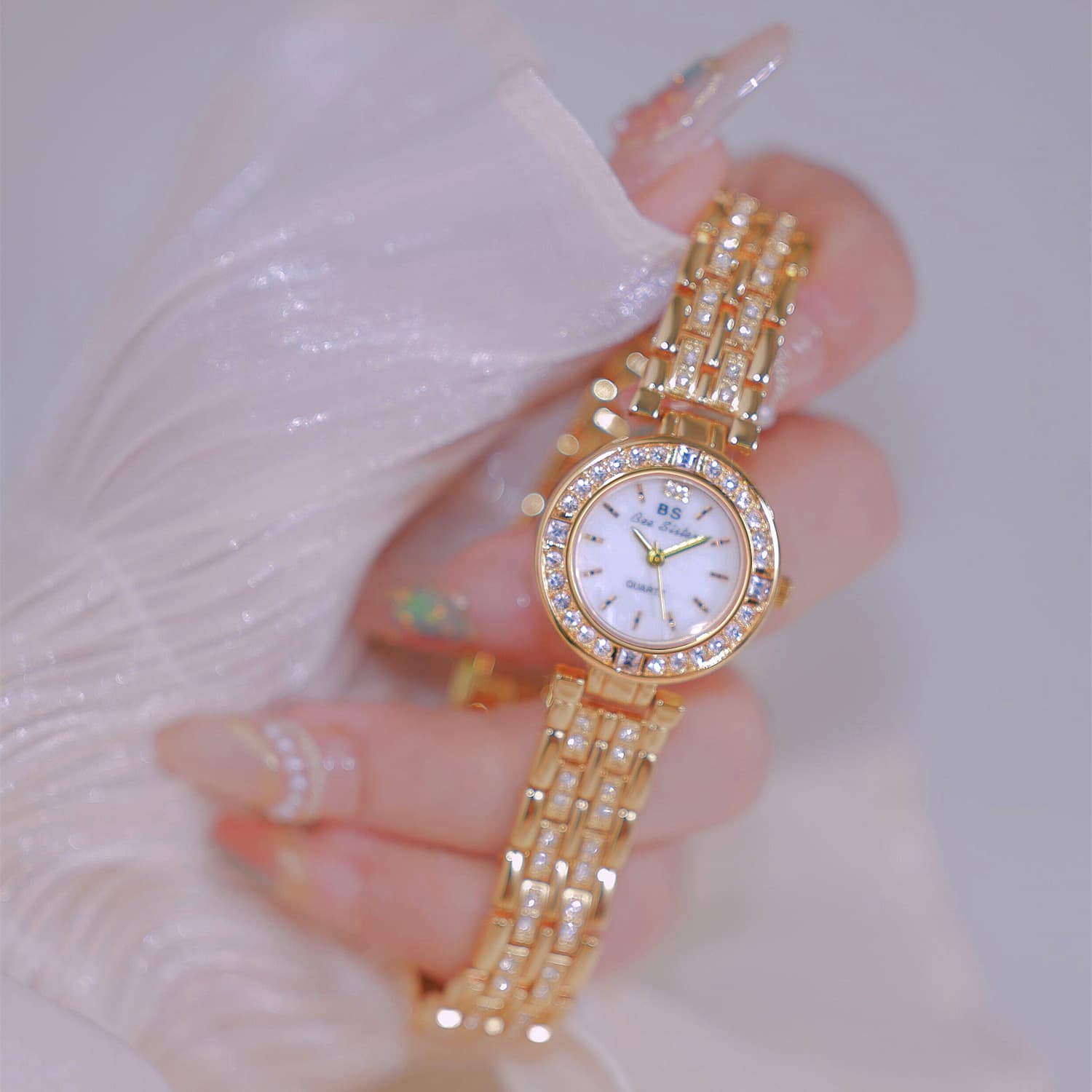New Light Luxury Women's Niche Vintage Watches