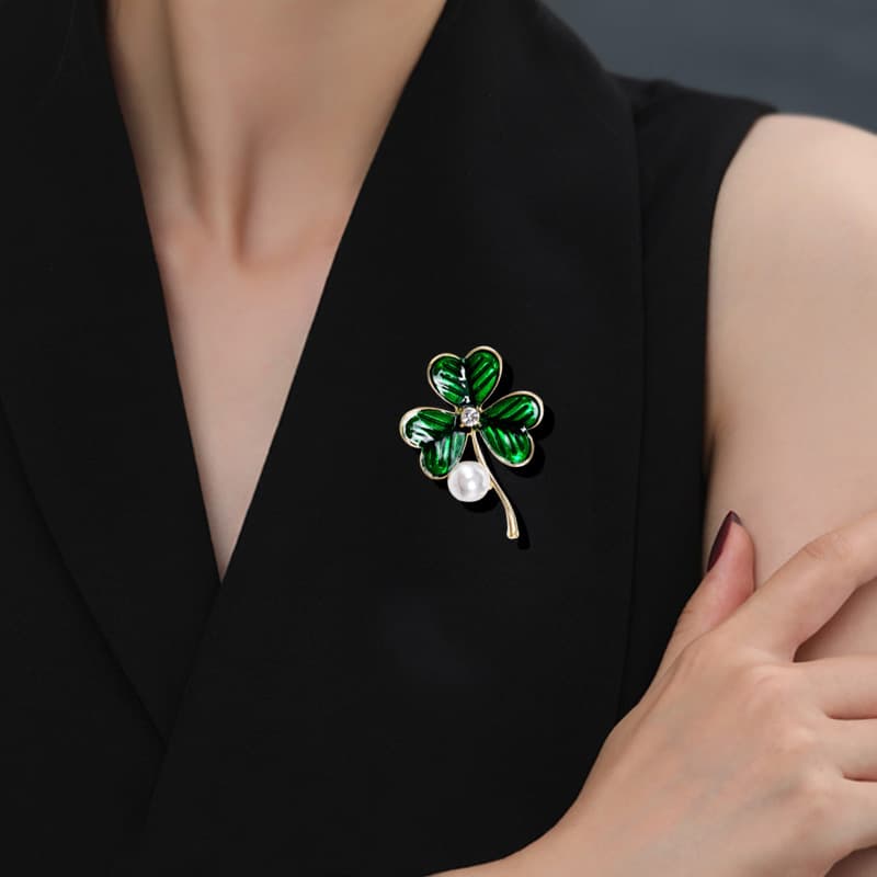 Exquisite Oil Dripping Personality Fashion Jewelry Clothing Corsage Three Leaf Pearl Brooch Anti Exposure Cardigan Pin