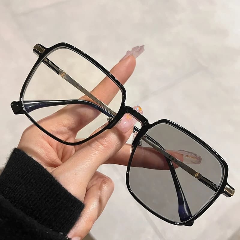 Fashion New Women Photochromic Reading Glasses Men Female Retro Far-sighted Eyeglasses Trendy Smart Color Changing Sunglasses