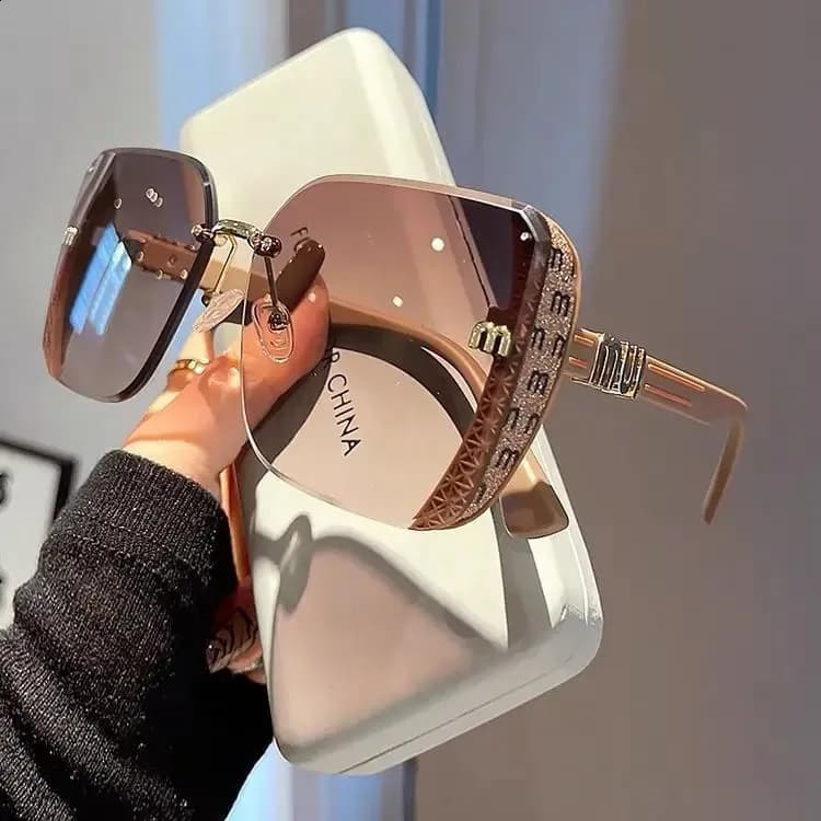 Lunettes de soleil tendance MIU pour femmes, verres solaires anti-lumière forte, style vintage, sans monture, UV400, 240812