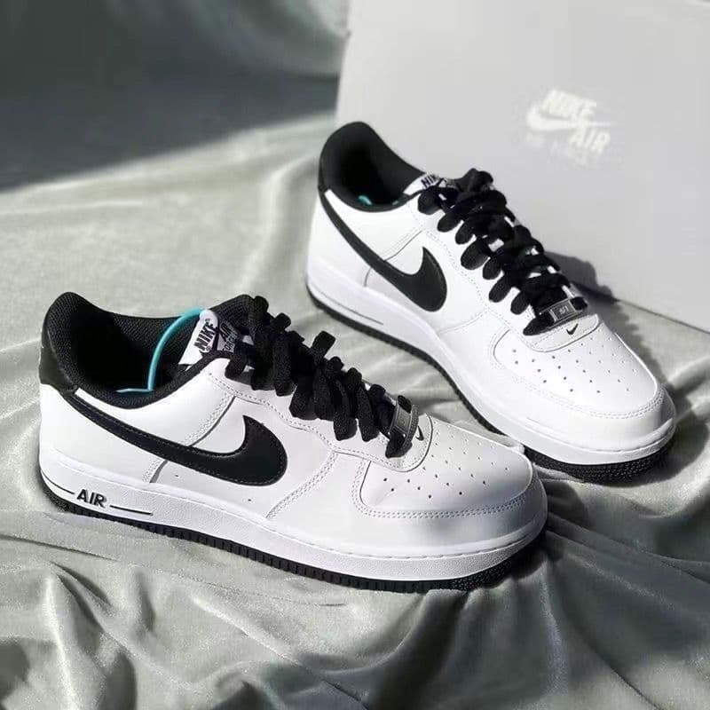 Baskets Force One Black Warrior populaires pour hommes et femmes, tendance et polyvalentes, style rétro décontracté et sportif.