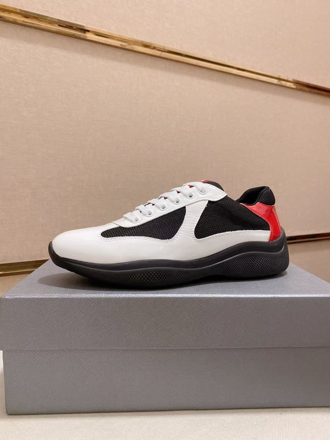 En stock. Expédition immédiate. Commerce extérieur. Coupe de l'America. Marque P. Maille brillante respirante. Vêtements de sport décontractés