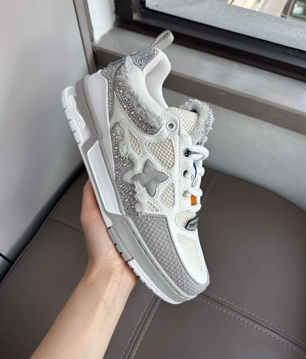 Commerce extérieur Gare européenne Nouvelles chaussures de skateboard de sport pour hommes incrustées de cristaux Confortables, polyvalentes et d