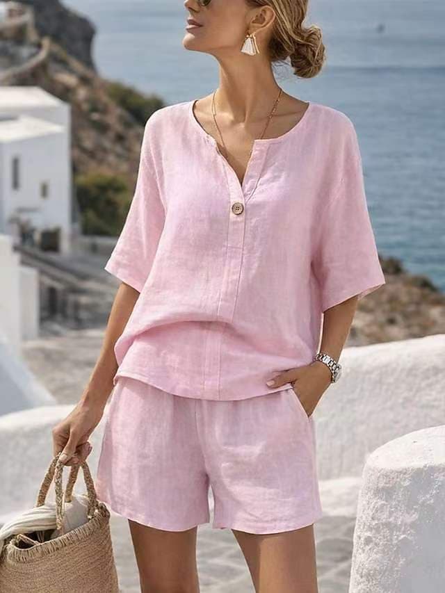 Ensemble deux pièces en coton et lin pour femme, style vacances d'été : haut ample à manches courtes et col en V et pantalon droit court.