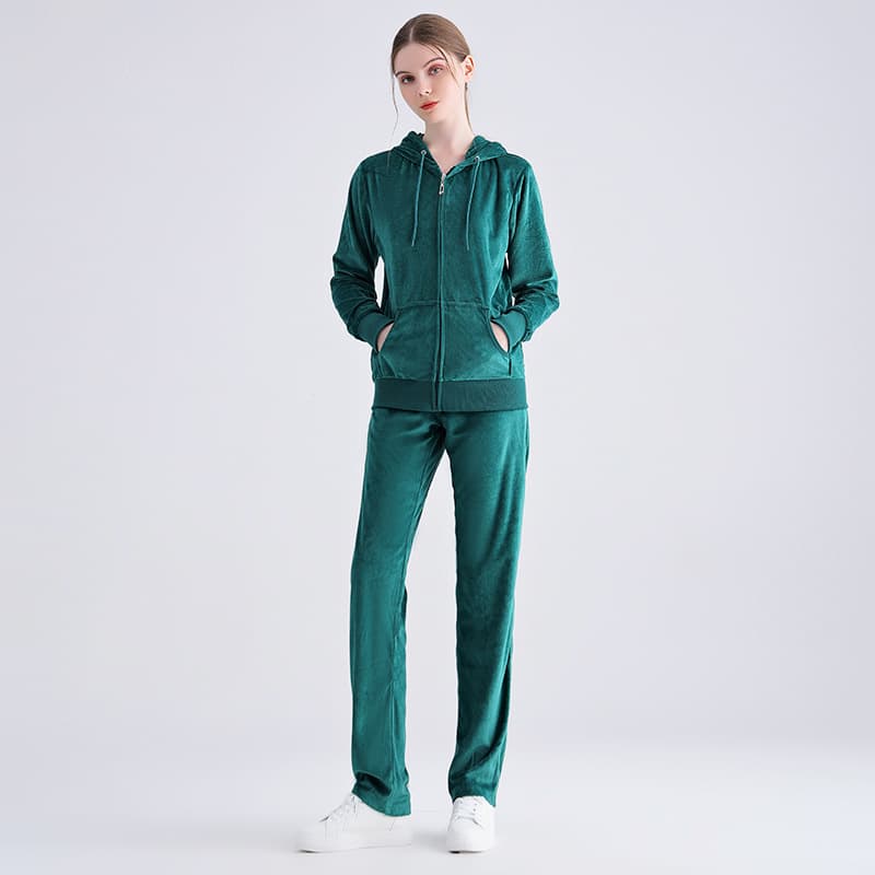 Women's Velvet Long Sleeve Tracksuit Set - Stylish Two-Piece Outfit For Casual & Sporty Look - Soft & Breathable Fabric - Trendy Streetwear Fashion