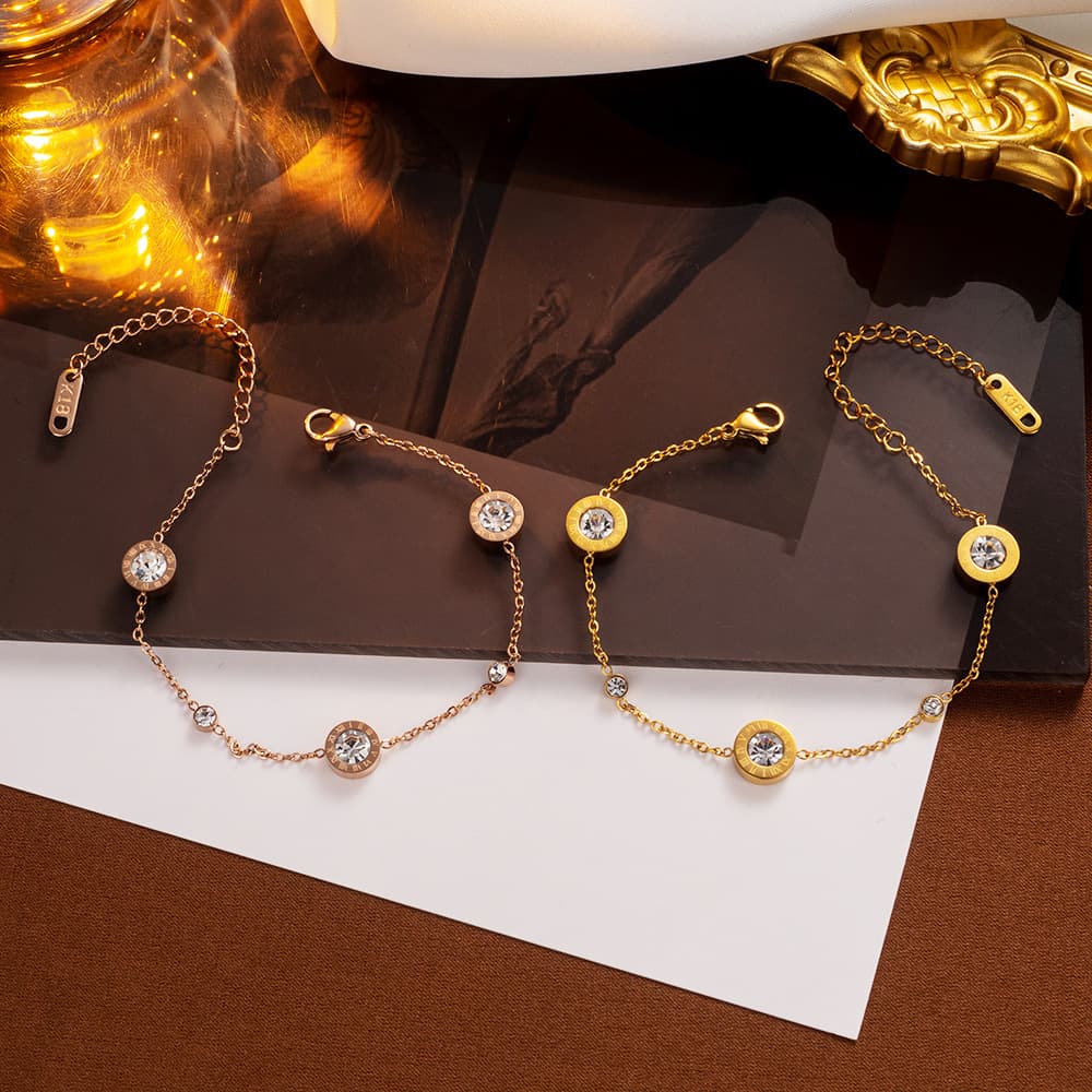 Fashion version simple fashion titanium steel rose gold-plated bracelet personalized Roman numerals diamond-encrusted round cake women's bracelet