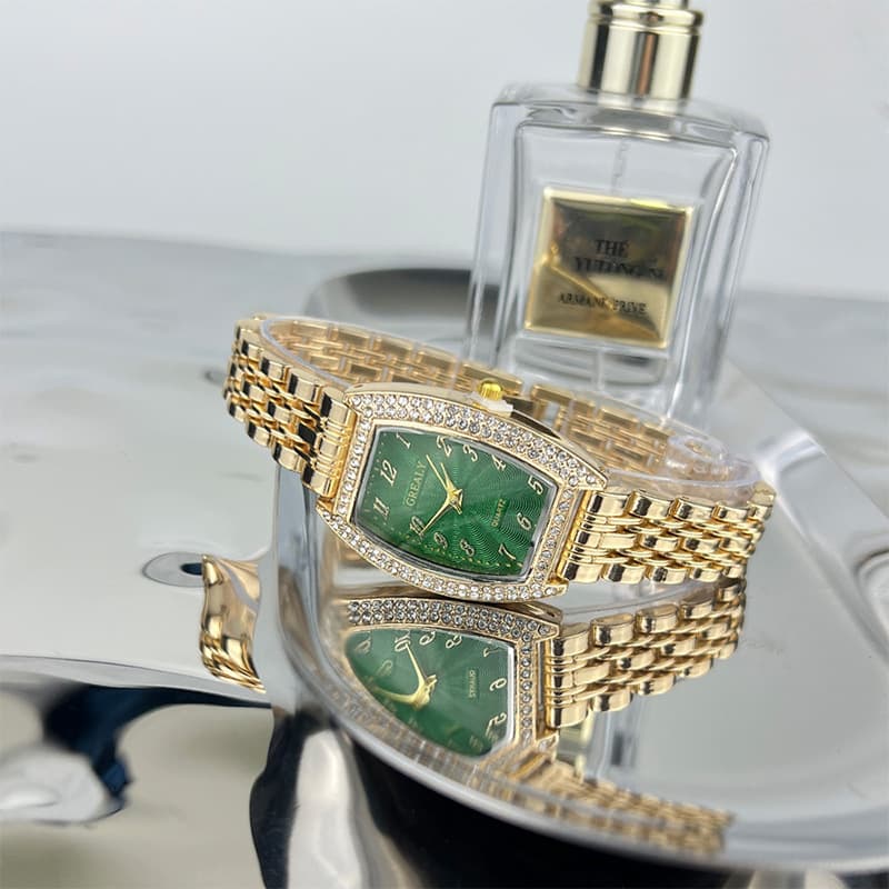 New barrel shaped emerald diamond inlaid women's quartz watch, popular fashion digital watch