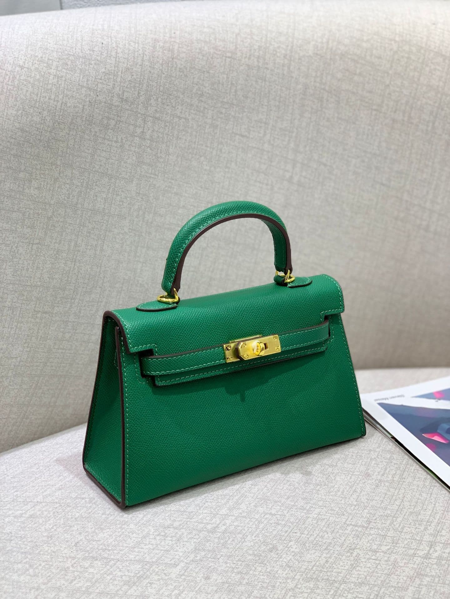 Sac bandoulière et sac à main Kelly Mini tendance de deuxième génération (2026), sac à main de luxe léger aux couleurs contrastées.