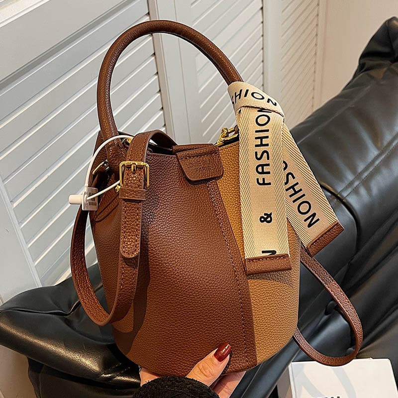 new handheld bucket niche design, women's color blocked crossbody with high aesthetic value, underarm shoulder bag
