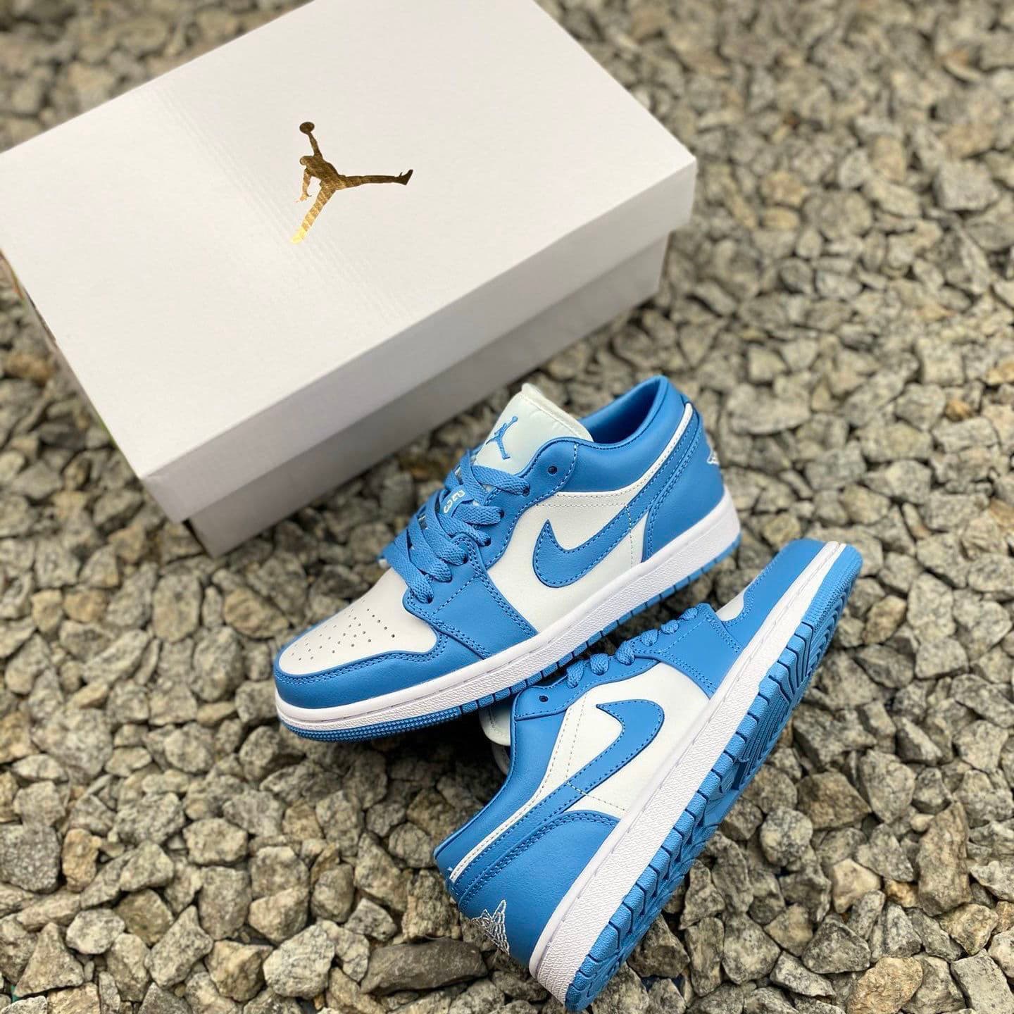 Chaussures de skateboard de sport décontractées à coupe basse bleu pur pour couple Instagram avec le même style original et tendance