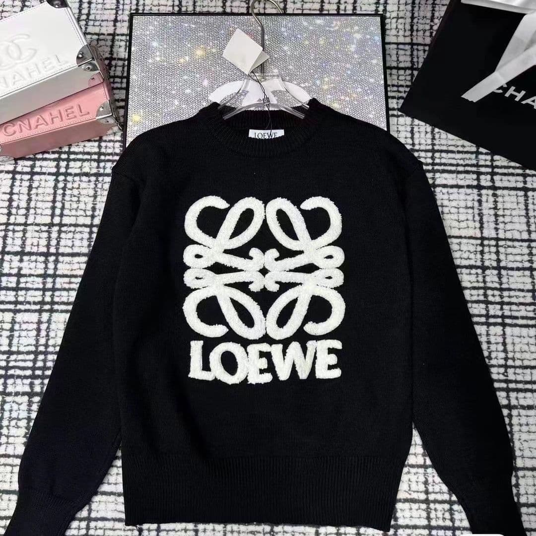 Pull en maille brodé style automne-hiver pour femme, collection European Station 2026.