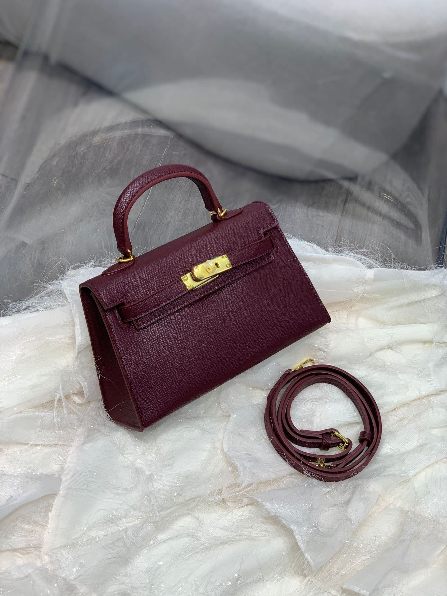Sac bandoulière et sac à main Kelly Mini tendance de deuxième génération (2026), sac à main de luxe léger aux couleurs contrastées.
