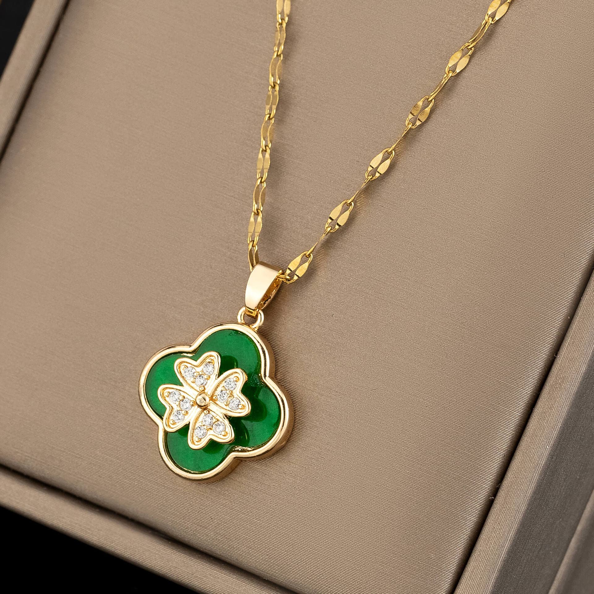 Four Leaf Clover Necklace Light Luxury Clavicle Chain Titanium Steel Non Fading