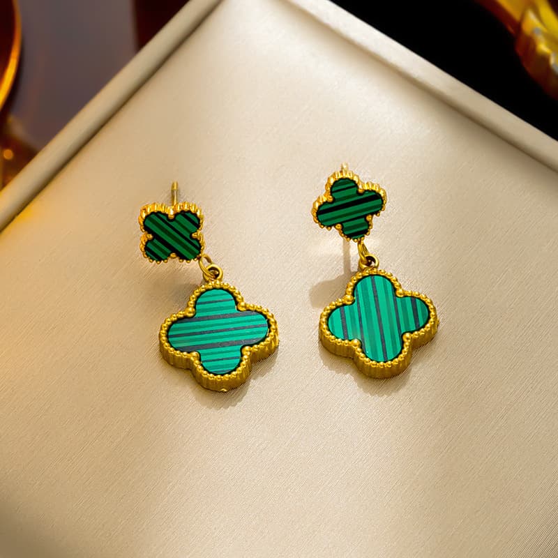 Boucles d'oreilles en acier inoxydable à quatre feuilles de trèfle classique de tempérament, boucles d'oreilles en acier titane polyvalentes perso