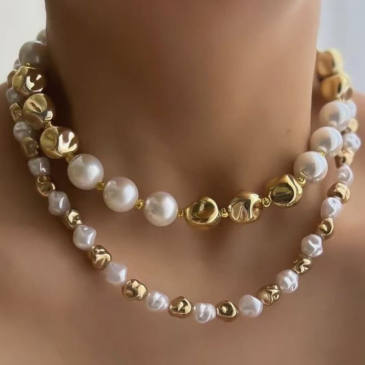 Pearl Necklace Exaggerated Niche Light Accessories High-end Feel Women Beaded Collarbone Chain