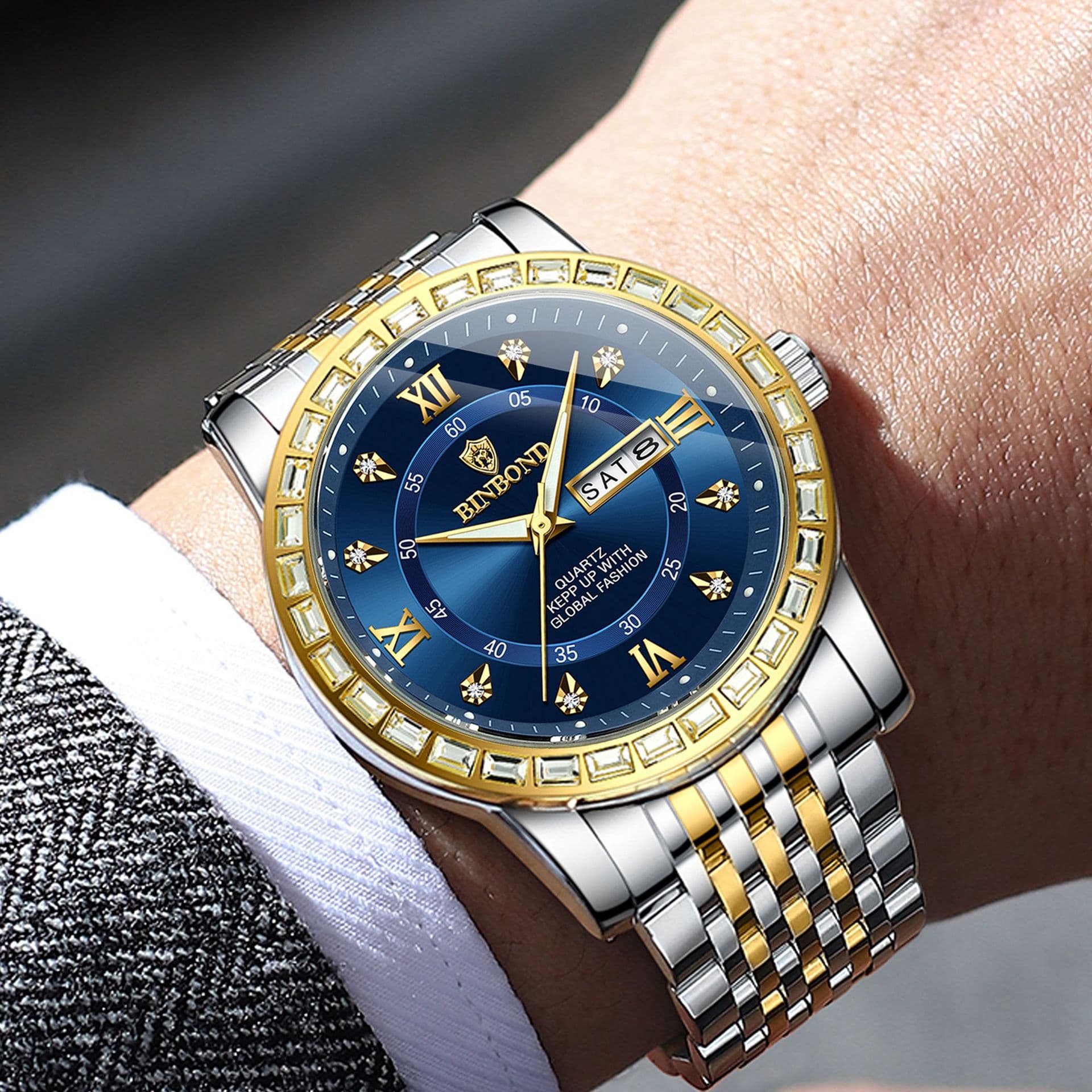 Montre homme de luxe en acier inoxydable à quartz avec accents de diamants, affichage de la date, aiguilles lumineuses et étanchéité, idéale pour les affaires et les loisirs.
