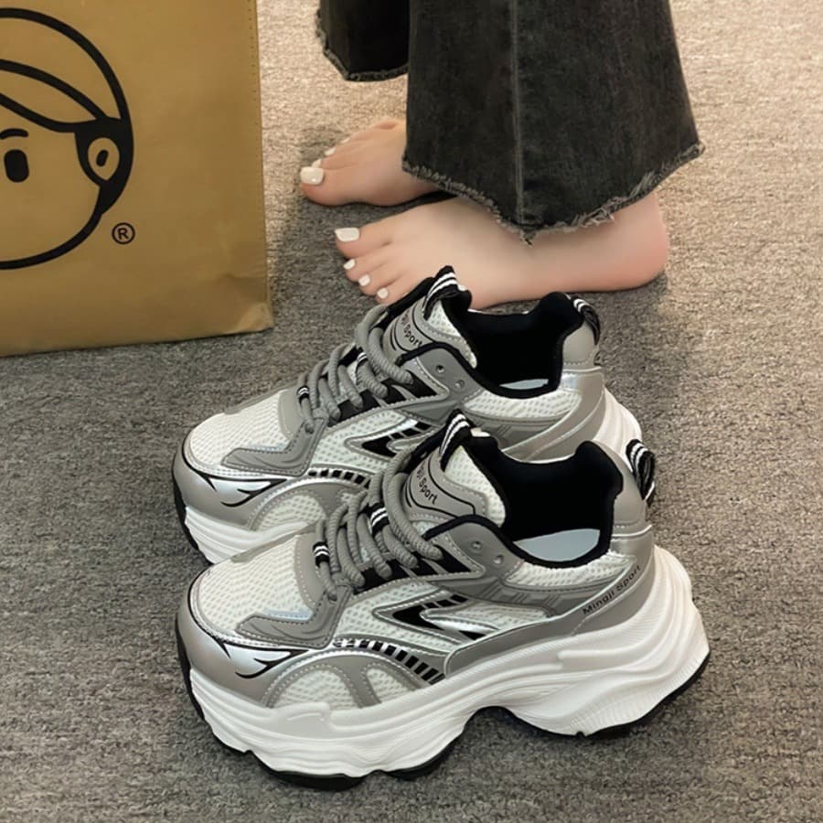 Street blasting dad shoes 2024 spring new thick soled small casual sports shoes for women ns trendy all match niche