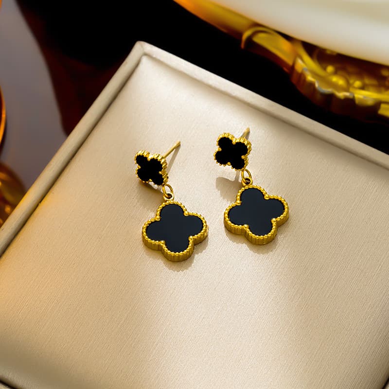 Boucles d'oreilles en acier inoxydable à quatre feuilles de trèfle classique de tempérament, boucles d'oreilles en acier titane polyvalentes perso
