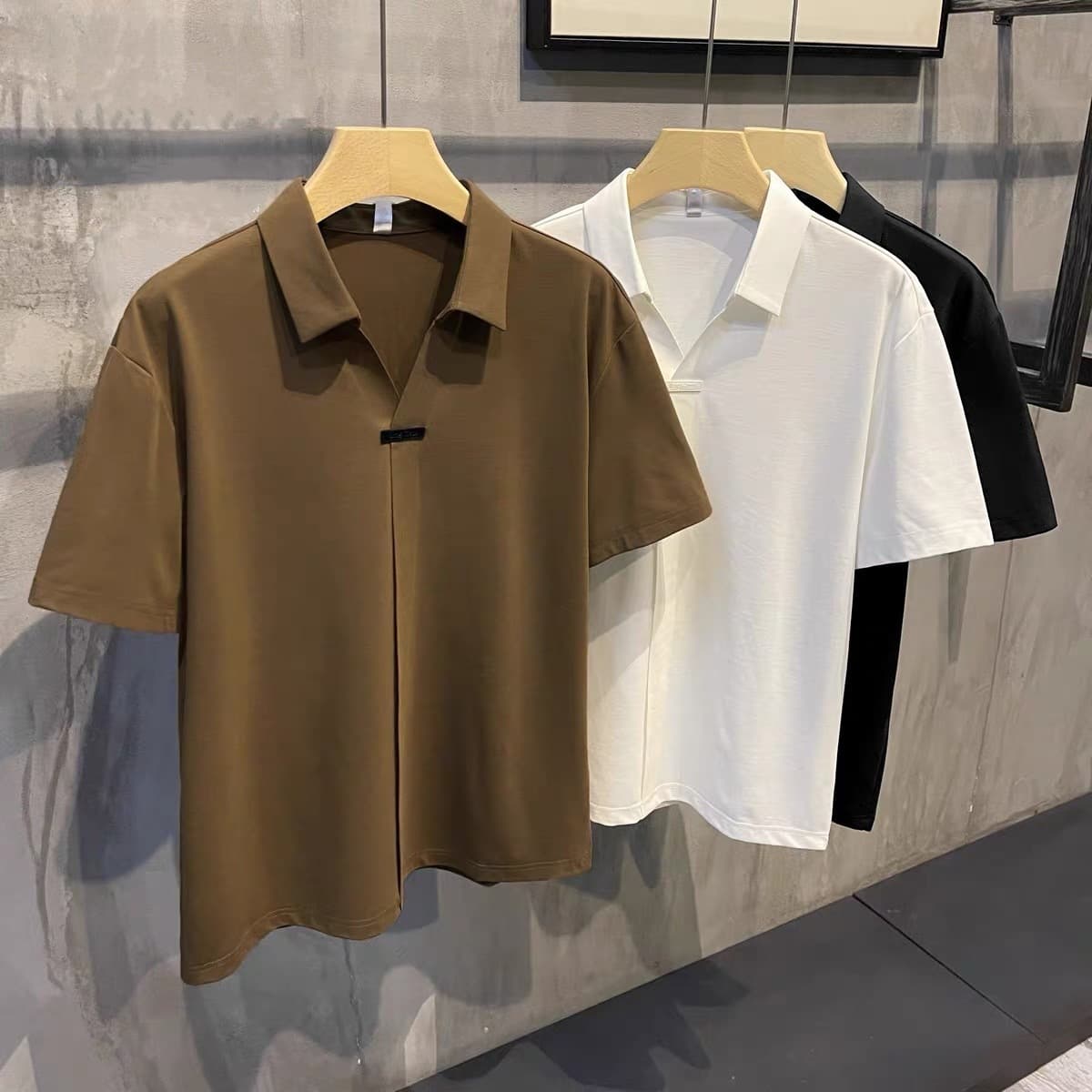 ​​Men's Wrinkle-Resistant Short-Sleeve Shirt – Breathable & Stylish Casual Office Wear (Black/White/Deep Brown, Sizes M-3xl)​​