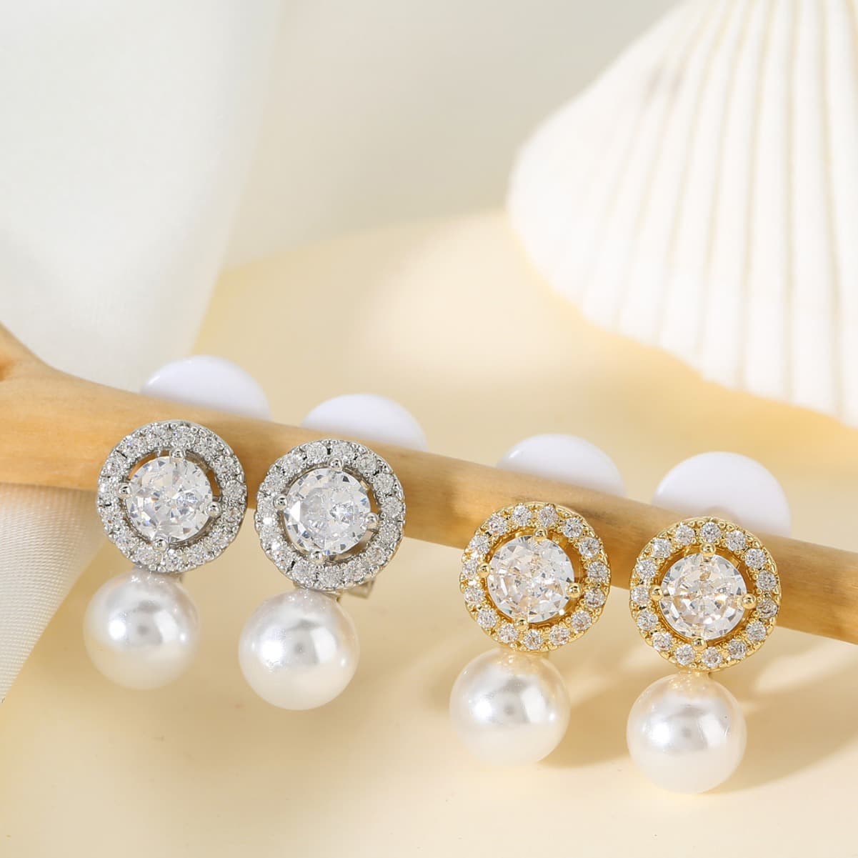 Earrings Retro Light Luxury Simple Pearl Ear Clip Women Light Luxury High End Temperament Earrings Temperament Celebrity Pearl Earrings