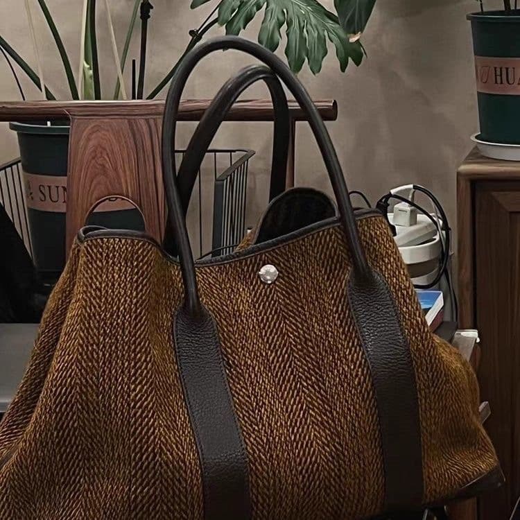 new Niche High Value Women's Bags Fashion Temperament Wool Shoulder Handbag Simple And Versatile