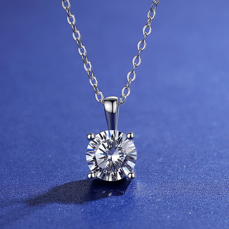 Moissanite Pendant Sterling Silver Fashion Simple Four Claw 2ct Single Diamond Pendant Versatile Clavicle Chain