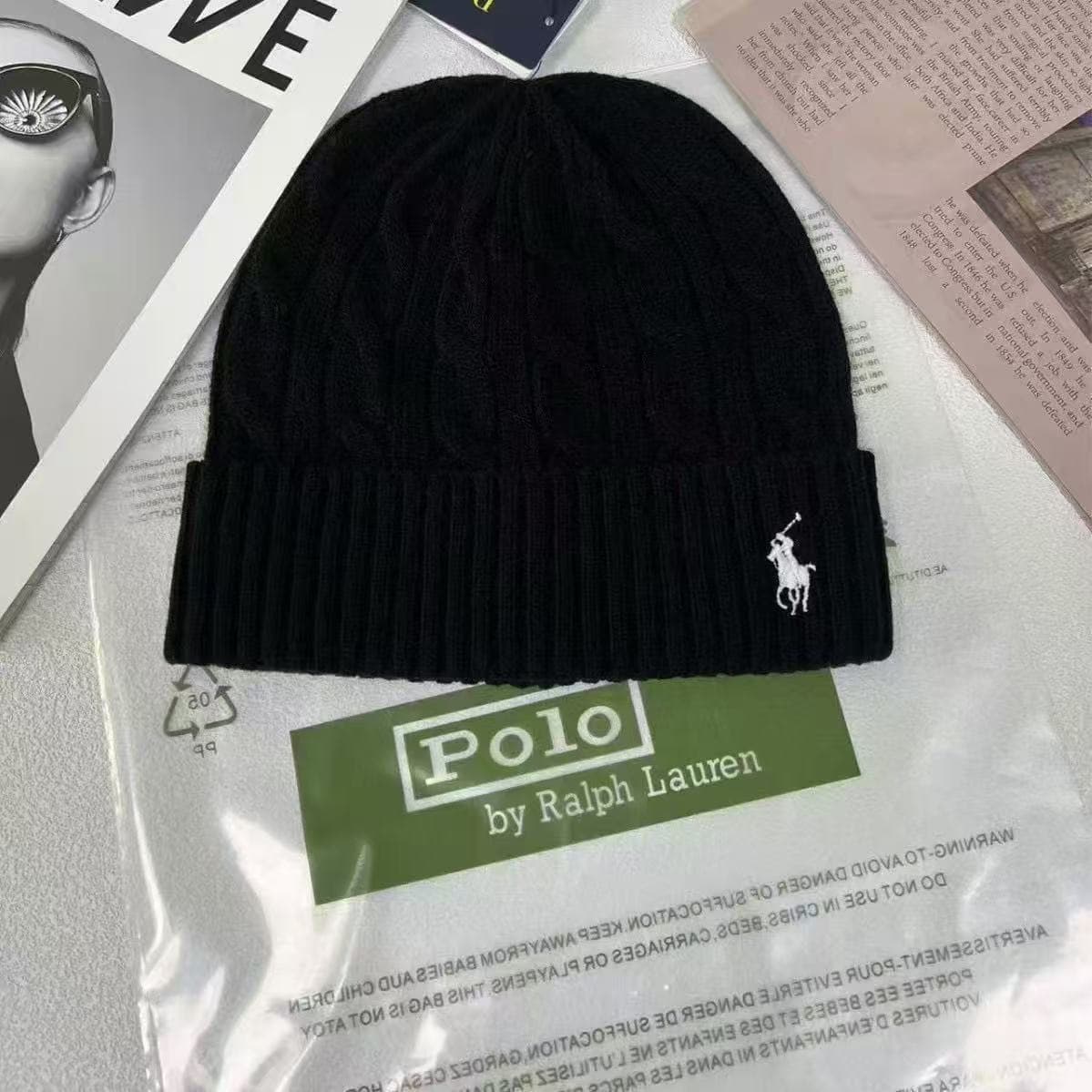 Polo gris en laine chaude brodée du logo Ralph Lauren (réf. 2025RL), idéal pour les couples par temps froid.